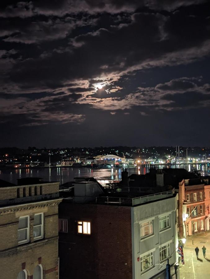 Seafarer'S View - 6 Bedroom Townhouse In Cowes, Parking & Seaviews. Cowes  Ngoại thất bức ảnh