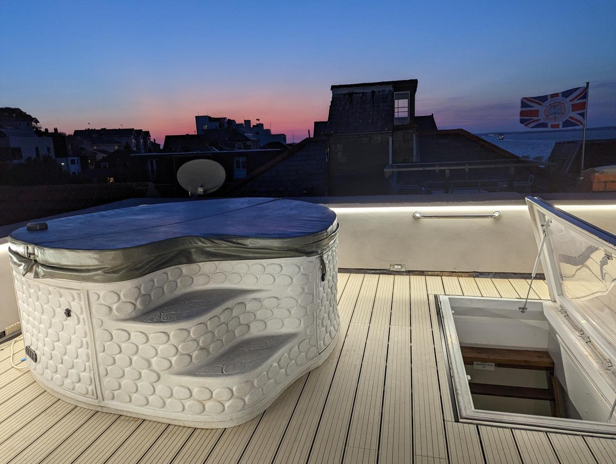 Seafarer'S View - 6 Bedroom Townhouse In Cowes, Parking & Seaviews. Cowes  Ngoại thất bức ảnh